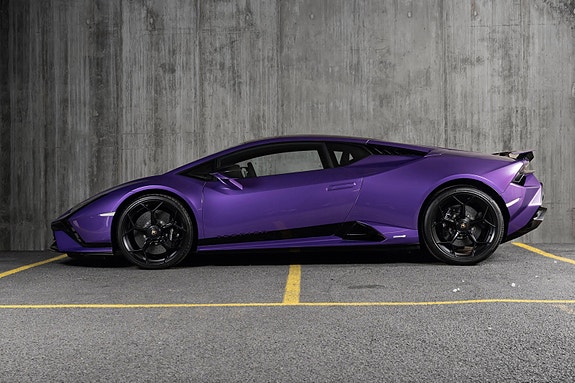Lamborghini Huracan 3 of 5