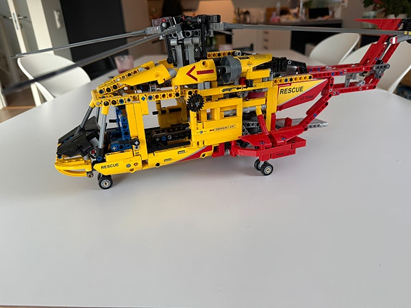 Lego Technic - 9396 Helicopter + Motordeler fra 8293