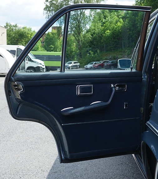 Mercedes-Benz 280 SE 22 of 30