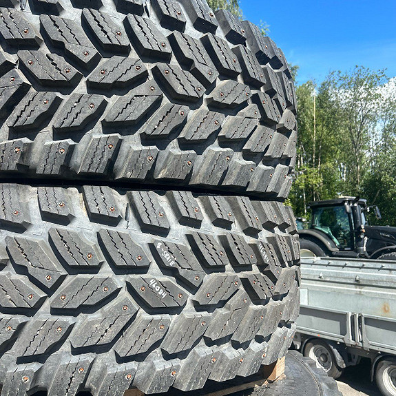 Hakkapelitta Tri 650/65 R42    540/65 R 30