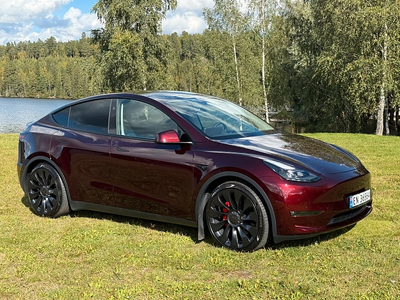 Tesla Model Y 10 of 23