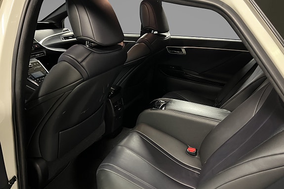 Toyota Mirai 13 of 13