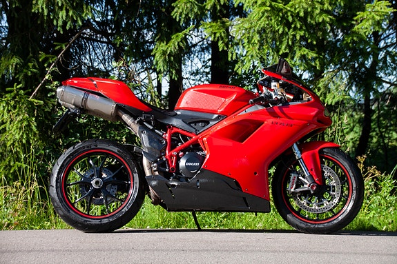 Ducati 848 EVO 3 of 10