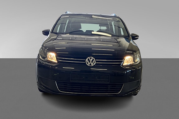 Volkswagen Touran 2 of 5