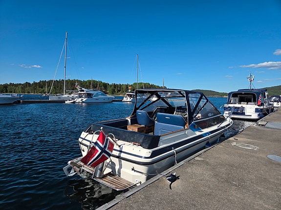 Draco 2400 Styling – Pen og oppgradert båt til leie! 3 of 5