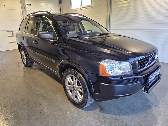 Volvo XC90 3 of 9