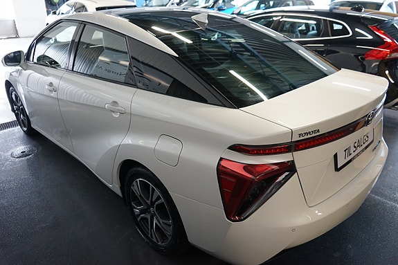 Toyota Mirai 3 of 9