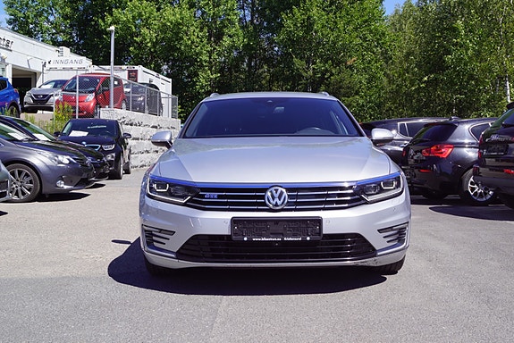 Volkswagen Passat 2 of 30