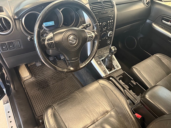 Suzuki Grand Vitara 10 of 30