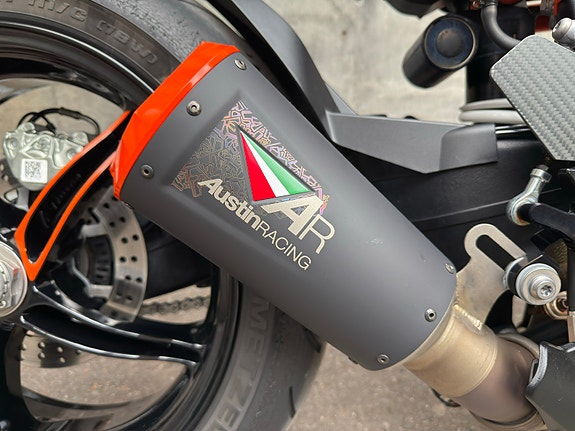 KTM 1290 Super Duke R 10 of 29