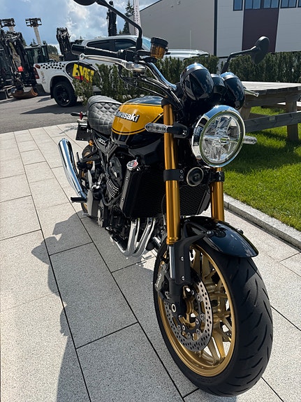 Kawasaki Z 900 RS 6 of 14
