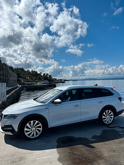 Skoda Octavia Scout 3 of 5