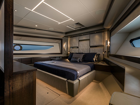 Sunseeker 88 Yacht 11 of 13