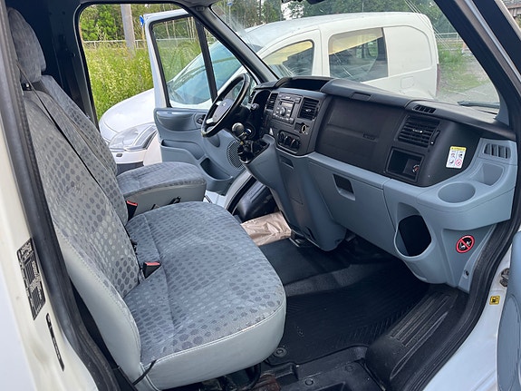Ford Transit 12 of 19