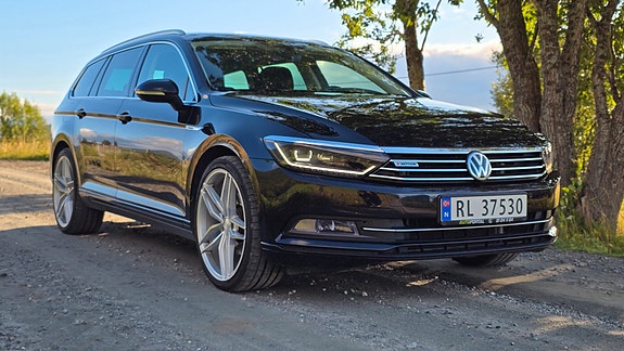 Volkswagen Passat 5 of 30