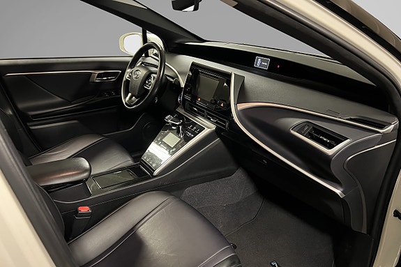 Toyota Mirai 10 of 13