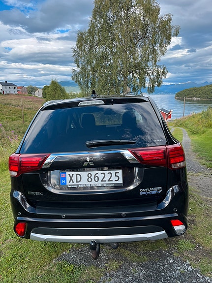 Mitsubishi Outlander 3 of 5