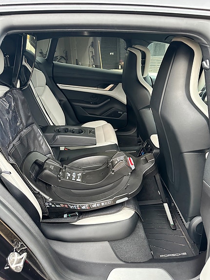 Porsche Taycan Cross Turismo 20 of 30