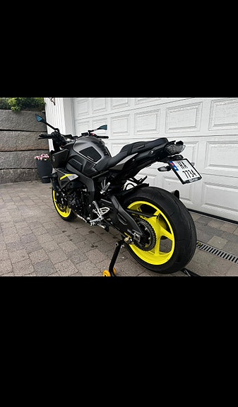 Yamaha MT-10 9 of 30