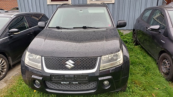 Suzuki Grand Vitara 4 of 5