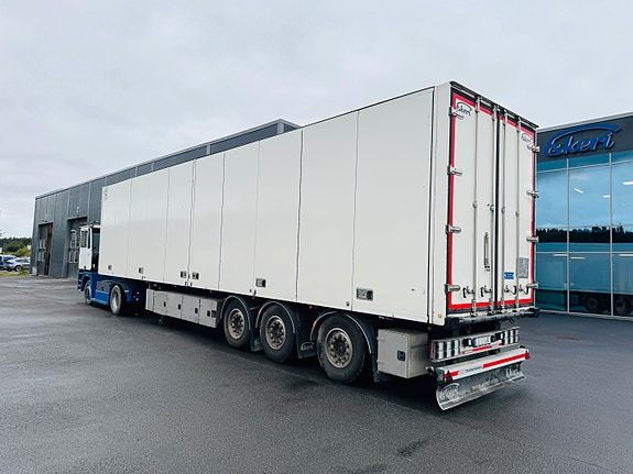 Ekeri FNA med 2-temp og bommer. Takhengt skillevegg. 2780mm innvendig høyde. EU godkjent før levering. Selges for kunde 3 of 5