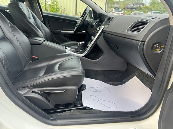 Volvo S60 18 of 30