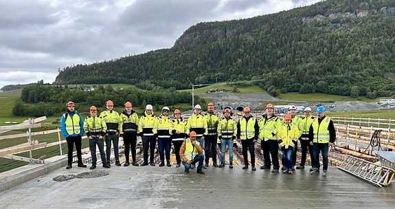 Ansatte på befaring på Vollselva bru