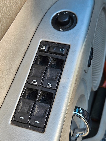 Jeep Commander 24 of 30