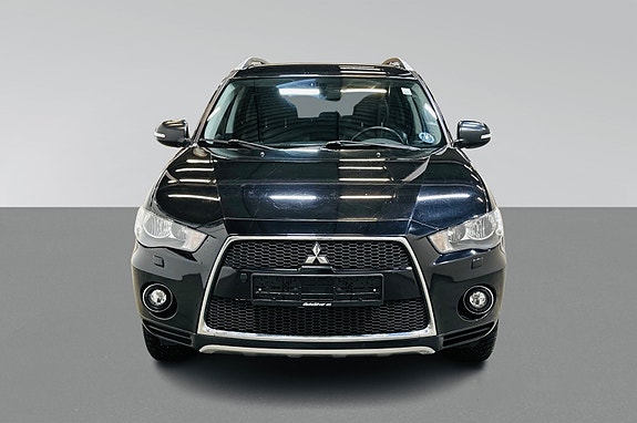 Mitsubishi Outlander 2 of 5