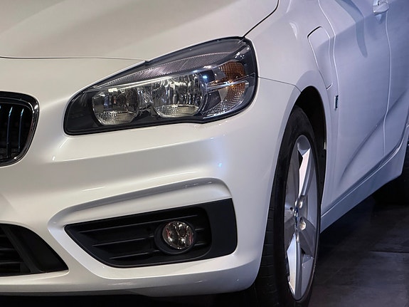 BMW 225xe 4 of 26