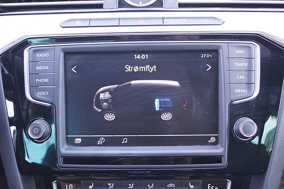Volkswagen Passat 30 of 30