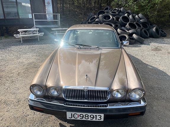 Jaguar XJ 6 of 25