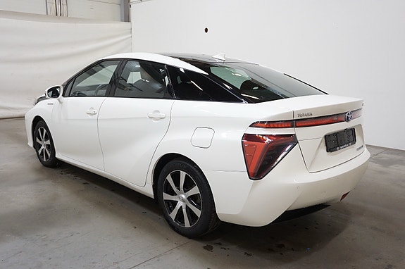 Toyota Mirai 6 of 30