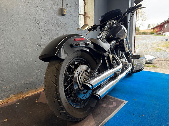 Harley-Davidson FLS Softail Slim 4 of 5