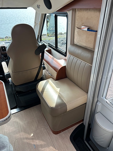 Mobilvetta K-Yacht Tekno Line 85 | lav km | ny reg. reim 24/4-26 | fukt- og gasstestet 7/8-25 | meget velholdt | enkle senger og senkeseng 18 of 30
