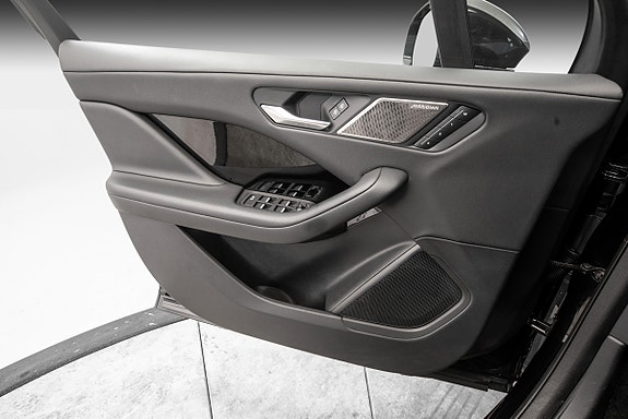 Jaguar I-PACE 25 of 30