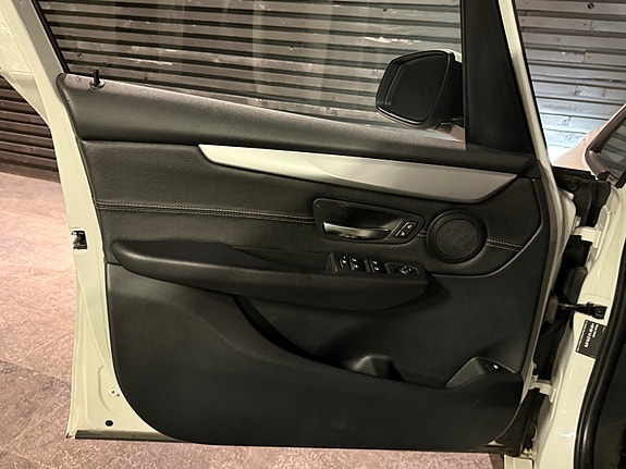 BMW 225xe 15 of 26