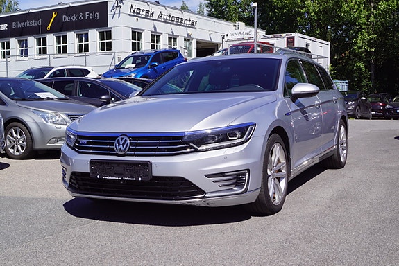Volkswagen Passat 4 of 30