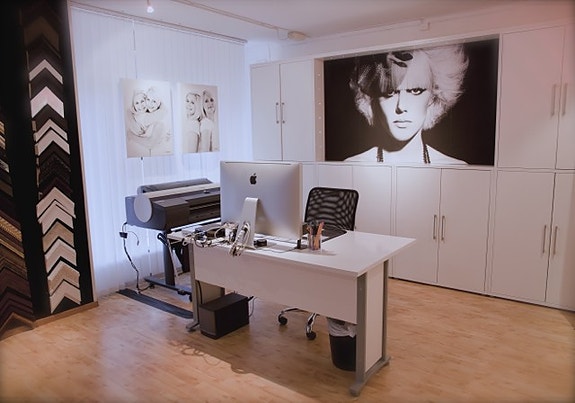 Storformatskriver. Vi kan hjelpe deg med utskrifter på mange medier. Her blir vi enig om faste innkjøpspriser til ditt foretak.