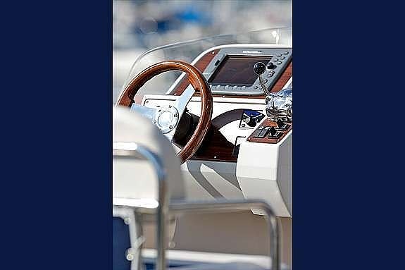 Nimbus Commander 340 10 of 13