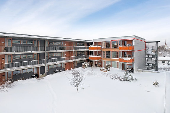 Tjuvstarte visningen allerede nå? Klikk deg inn på"Eiendommens hjemmeside" for å se boligen med vår 3D-visning!