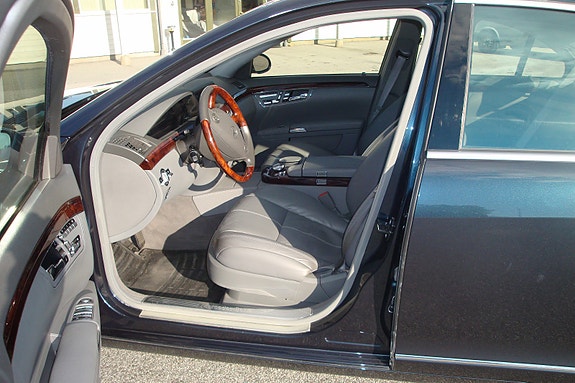 Mercedes-Benz S320 6 of 17