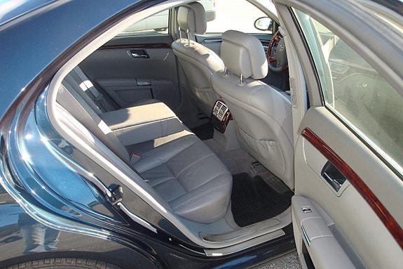Mercedes-Benz S320 12 of 17