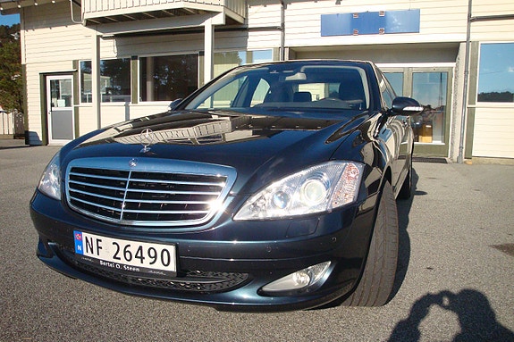 Mercedes-Benz S320 2 of 17