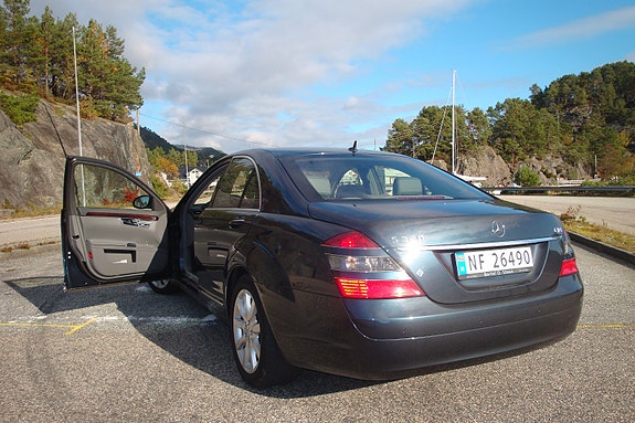 Mercedes-Benz S320 4 of 17