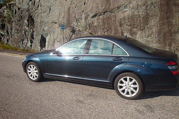 Mercedes-Benz S320 3 of 17