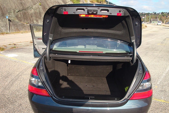 Mercedes-Benz S320 10 of 17