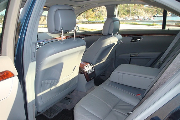 Mercedes-Benz S320 7 of 17