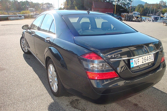 Mercedes-Benz S320 5 of 17