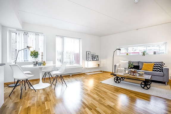 Eiendomsmegler Carolina Toro har gleden av å presentere en ny, moderne selveierleilighet fra 2016 som bør oppleves!